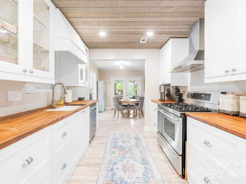 6741 Stillmeadow Drive, Charlotte, NC 28277.  MLS# CAR4241358, YatesRealty ID 6684. 