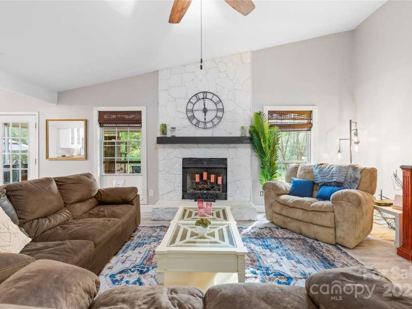6741 Stillmeadow Drive, Charlotte, NC 28277.  MLS# CAR4241358, YatesRealty ID 6684. 