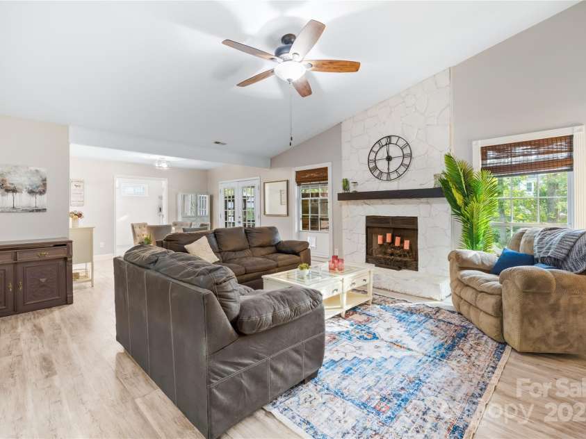 6741 Stillmeadow Drive, Charlotte, NC 28277.  MLS# CAR4241358, YatesRealty ID 6684. 