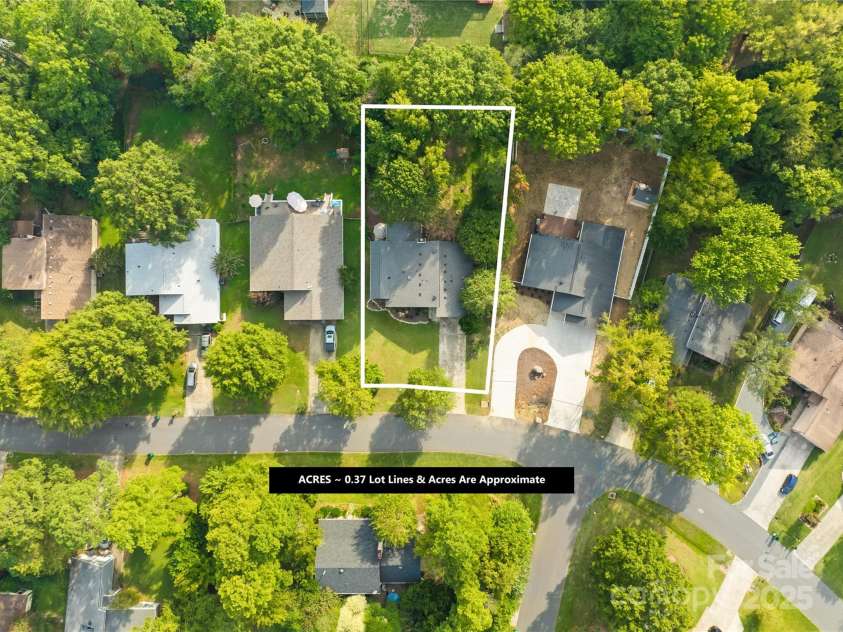 6741 Stillmeadow Drive, Charlotte, NC 28277.  MLS# CAR4241358, YatesRealty ID 6684. 