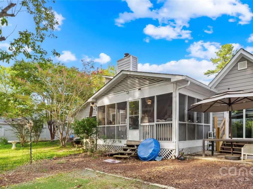 6741 Stillmeadow Drive, Charlotte, NC 28277.  MLS# CAR4241358, YatesRealty ID 6684. 