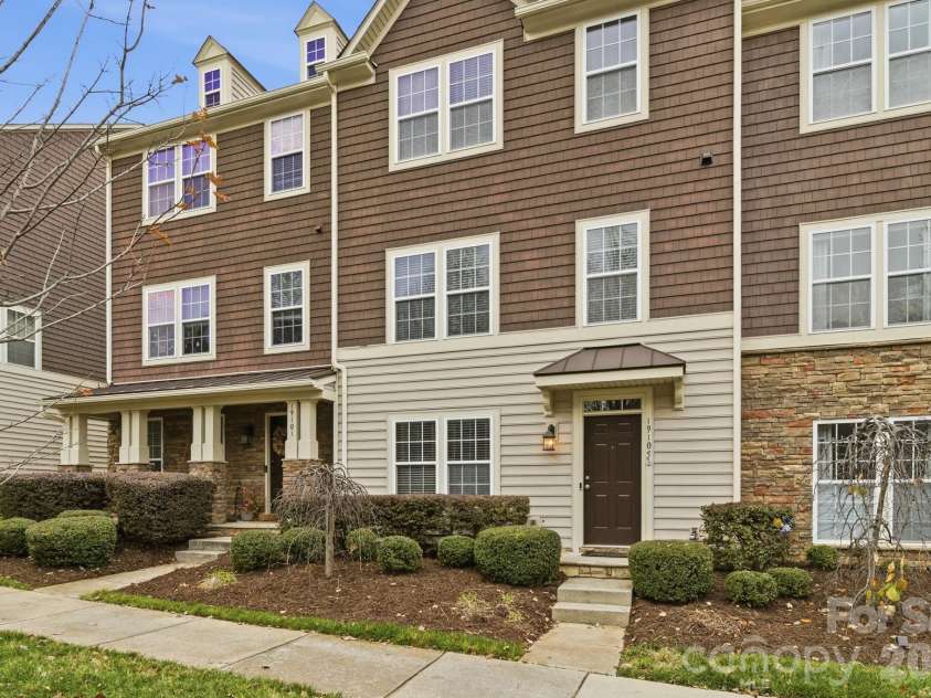 19105 Chandlers Landing Drive, Cornelius, NC 28031.  MLS# CAR4327884, YatesRealty ID 6685. 