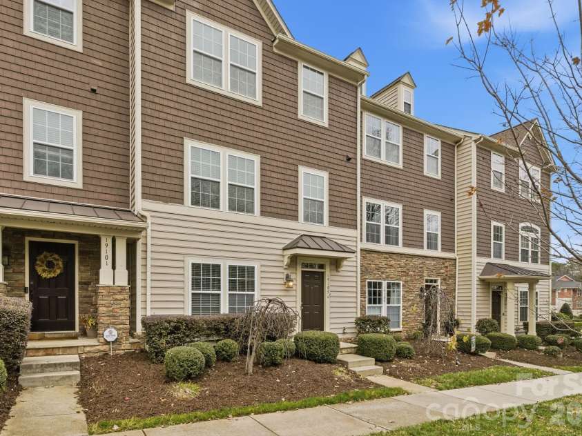 19105 Chandlers Landing Drive, Cornelius, NC 28031.  MLS# CAR4327884, YatesRealty ID 6685. 