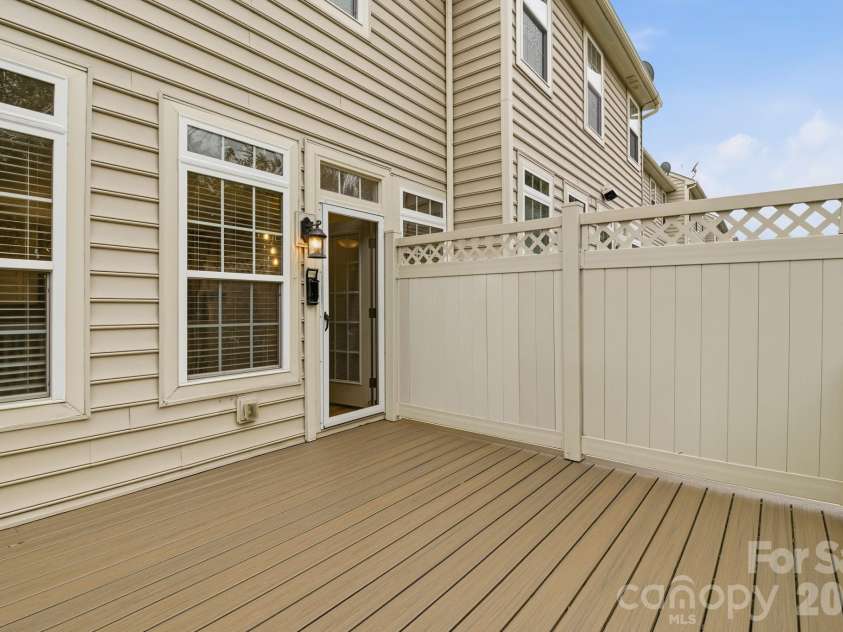 19105 Chandlers Landing Drive, Cornelius, NC 28031.  MLS# CAR4327884, YatesRealty ID 6685. 