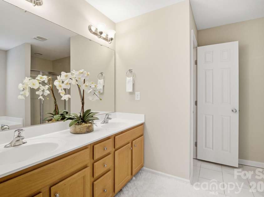 19105 Chandlers Landing Drive, Cornelius, NC 28031.  MLS# CAR4327884, YatesRealty ID 6685. 