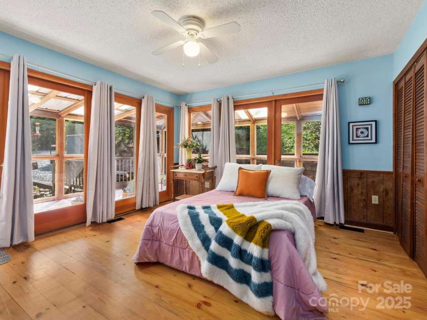 70 Fox Run, Hot Springs, NC 28743.  MLS# CAR4244597, YatesRealty ID 6685. 