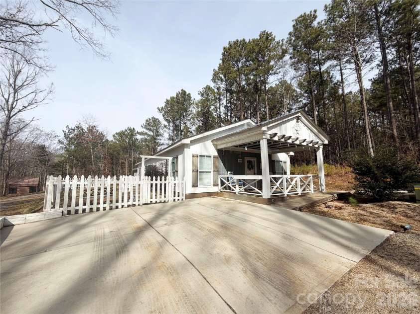 619 Hubbard Drive, Lancaster, SC 29720.  MLS# CAR4341417, YatesRealty ID 6686. 