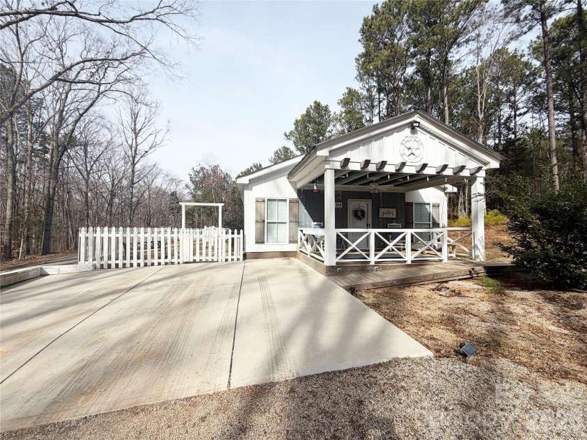 619 Hubbard Drive, Lancaster, SC 29720.  MLS# CAR4341417, YatesRealty ID 6686. 