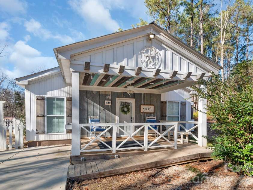 619 Hubbard Drive, Lancaster, SC 29720.  MLS# CAR4341417, YatesRealty ID 6686. 
