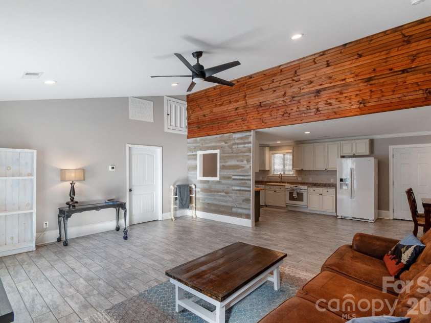 619 Hubbard Drive, Lancaster, SC 29720.  MLS# CAR4341417, YatesRealty ID 6686. 