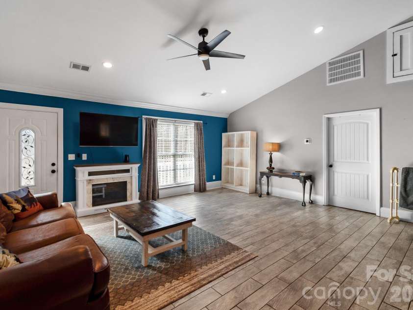 619 Hubbard Drive, Lancaster, SC 29720.  MLS# CAR4341417, YatesRealty ID 6686. 