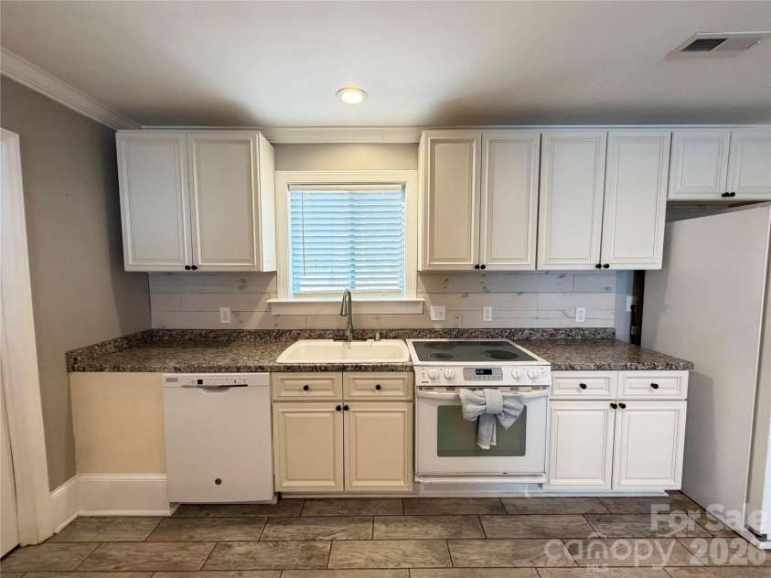 619 Hubbard Drive, Lancaster, SC 29720.  MLS# CAR4341417, YatesRealty ID 6686. 