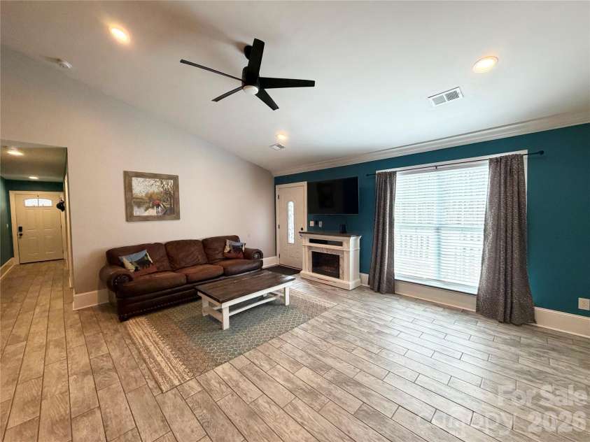 619 Hubbard Drive, Lancaster, SC 29720.  MLS# CAR4341417, YatesRealty ID 6686. Living Room