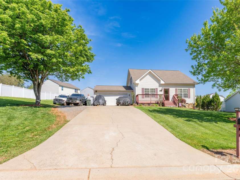 1556 Berkshire Drive, Newton, NC 28658.  MLS# CAR4248954, YatesRealty ID 6687. 