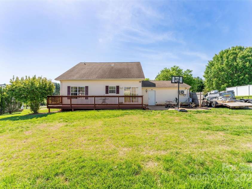 1556 Berkshire Drive, Newton, NC 28658.  MLS# CAR4248954, YatesRealty ID 6687. 