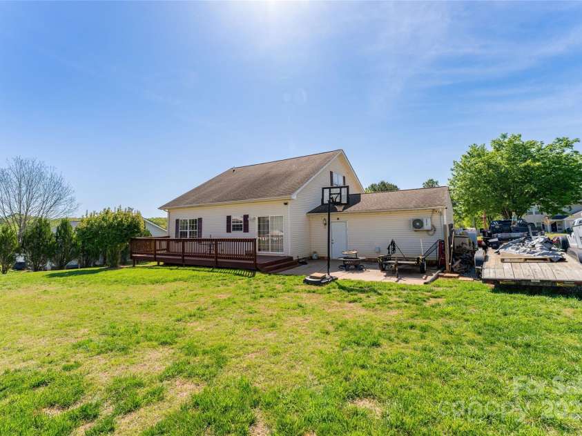 1556 Berkshire Drive, Newton, NC 28658.  MLS# CAR4248954, YatesRealty ID 6687. 