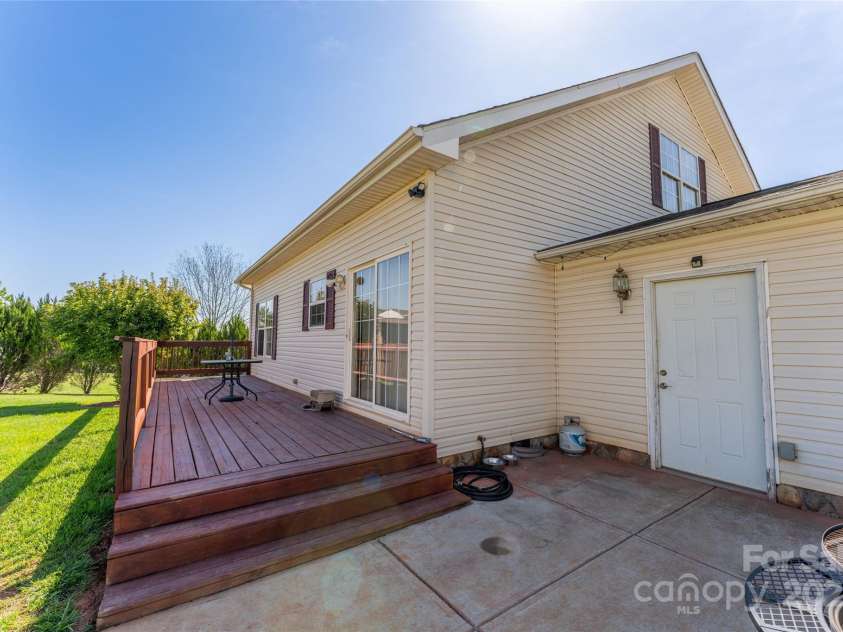 1556 Berkshire Drive, Newton, NC 28658.  MLS# CAR4248954, YatesRealty ID 6687. 