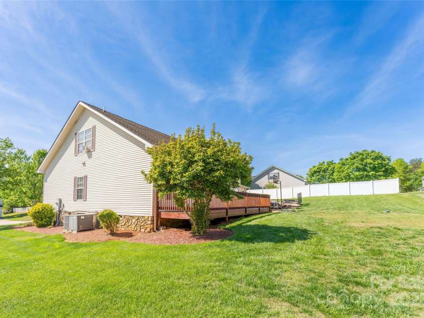 1556 Berkshire Drive, Newton, NC 28658.  MLS# CAR4248954, YatesRealty ID 6687. 