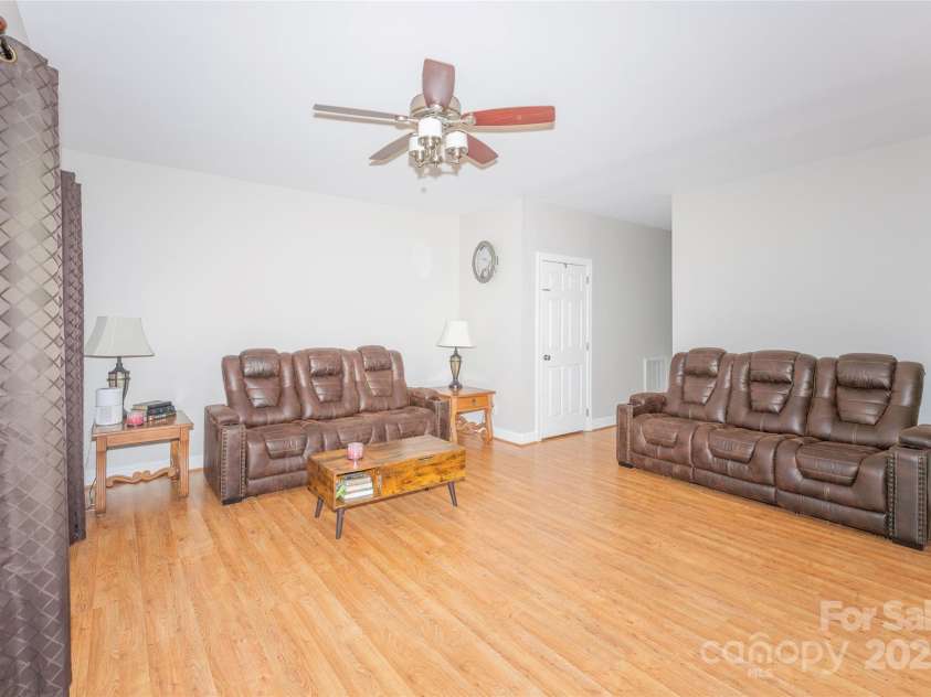 1556 Berkshire Drive, Newton, NC 28658.  MLS# CAR4248954, YatesRealty ID 6687. 