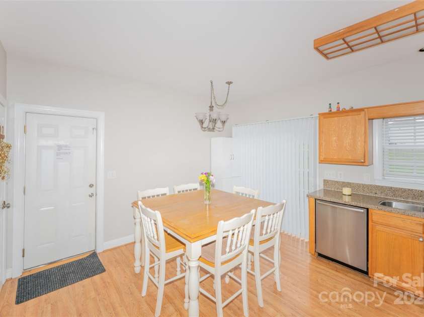 1556 Berkshire Drive, Newton, NC 28658.  MLS# CAR4248954, YatesRealty ID 6687. 