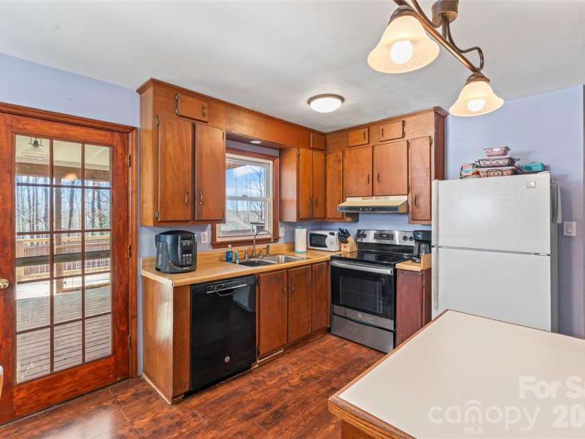 8615 Lochinvar Drive, Charlotte, NC 28227.  MLS# CAR4347229, YatesRealty ID 6688. 