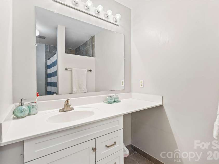 8615 Lochinvar Drive, Charlotte, NC 28227.  MLS# CAR4347229, YatesRealty ID 6688. 