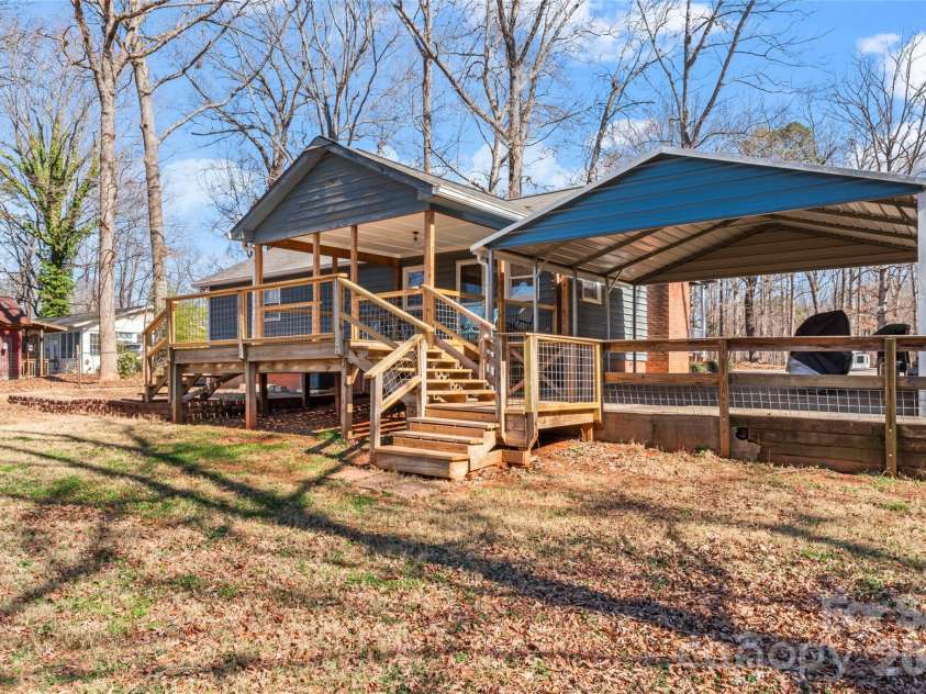 8615 Lochinvar Drive, Charlotte, NC 28227.  MLS# CAR4347229, YatesRealty ID 6688. 