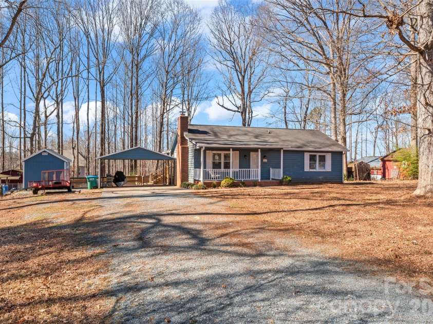 8615 Lochinvar Drive, Charlotte, NC 28227.  MLS# CAR4347229, YatesRealty ID 6688. 