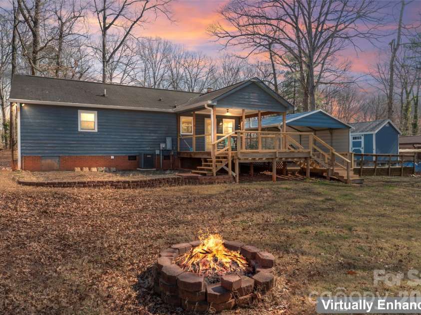 8615 Lochinvar Drive, Charlotte, NC 28227.  MLS# CAR4347229, YatesRealty ID 6688. 