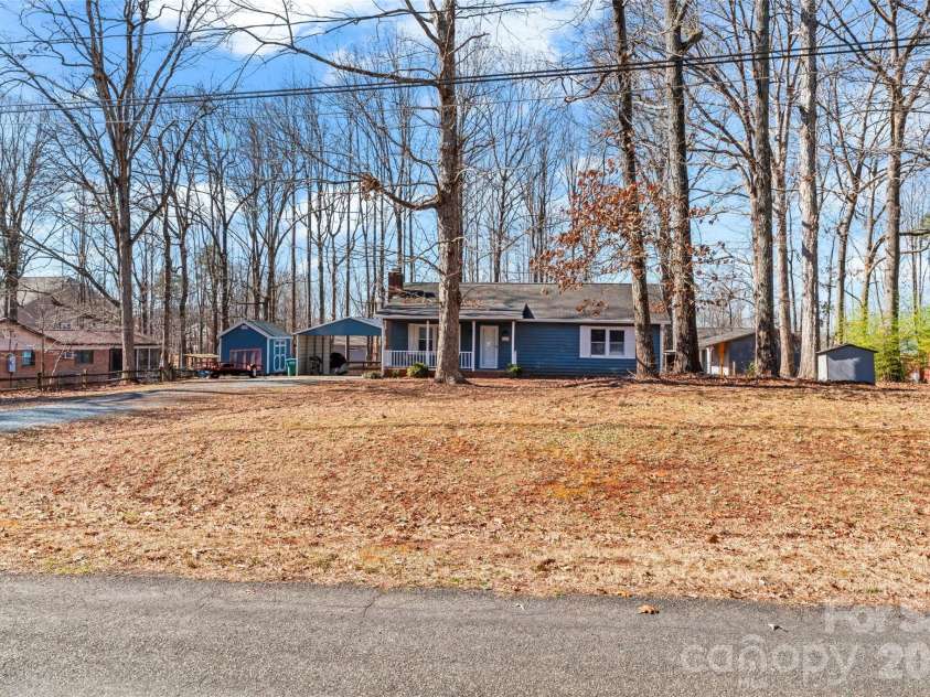 8615 Lochinvar Drive, Charlotte, NC 28227.  MLS# CAR4347229, YatesRealty ID 6688. 
