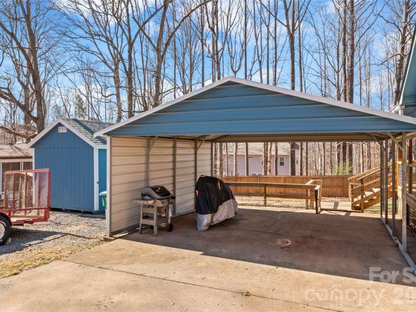 8615 Lochinvar Drive, Charlotte, NC 28227.  MLS# CAR4347229, YatesRealty ID 6688. 