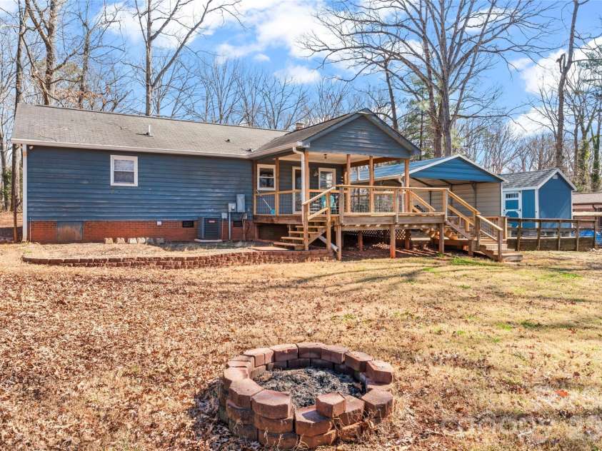 8615 Lochinvar Drive, Charlotte, NC 28227.  MLS# CAR4347229, YatesRealty ID 6688. 