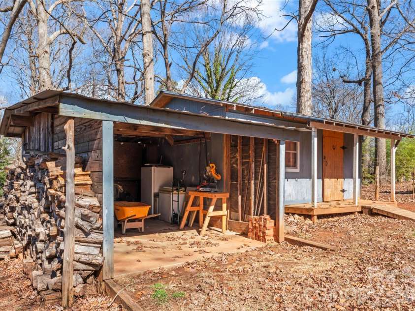 8615 Lochinvar Drive, Charlotte, NC 28227.  MLS# CAR4347229, YatesRealty ID 6688. 