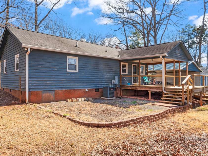 8615 Lochinvar Drive, Charlotte, NC 28227.  MLS# CAR4347229, YatesRealty ID 6688. 