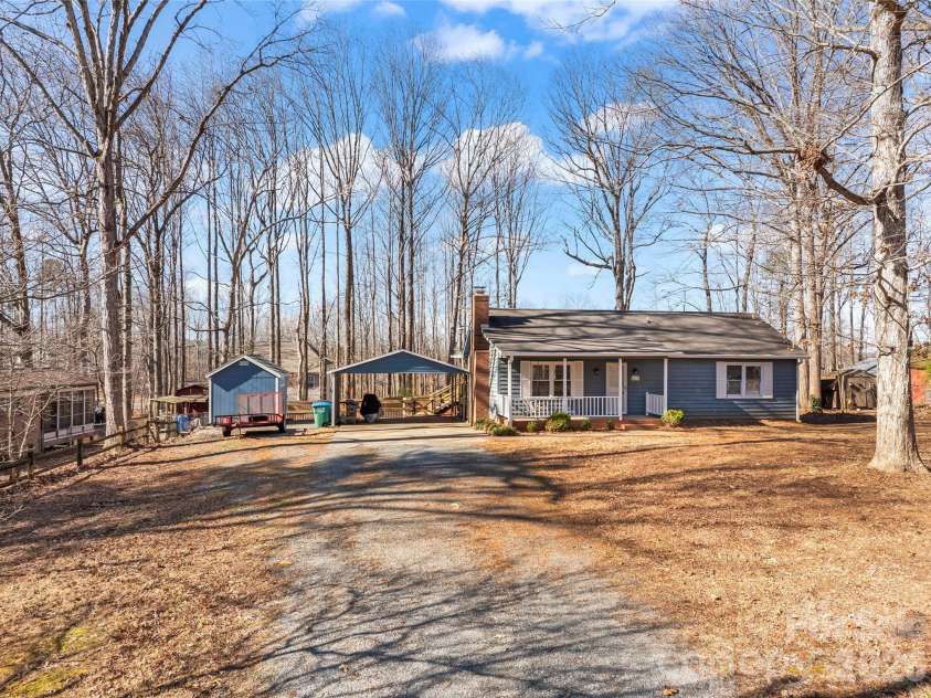 8615 Lochinvar Drive, Charlotte, NC 28227.  MLS# CAR4347229, YatesRealty ID 6688. 