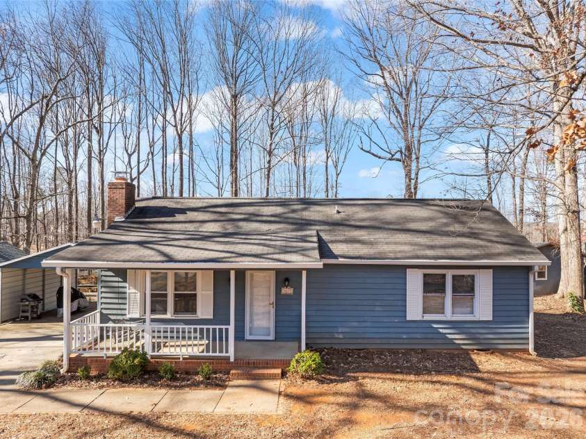 8615 Lochinvar Drive, Charlotte, NC 28227.  MLS# CAR4347229, YatesRealty ID 6688. 