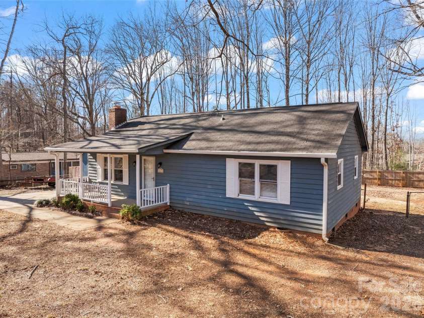 8615 Lochinvar Drive, Charlotte, NC 28227.  MLS# CAR4347229, YatesRealty ID 6688. 