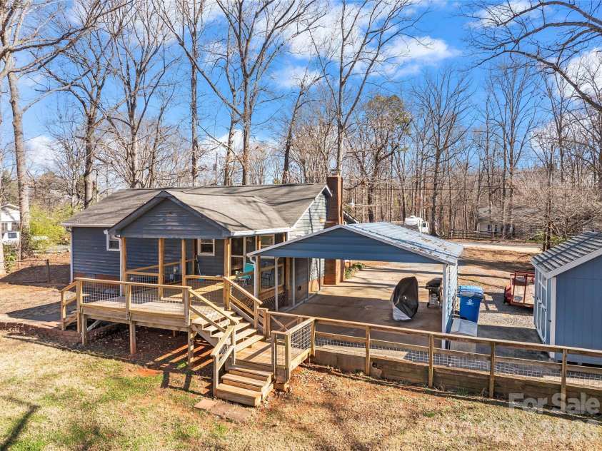 8615 Lochinvar Drive, Charlotte, NC 28227.  MLS# CAR4347229, YatesRealty ID 6688. 