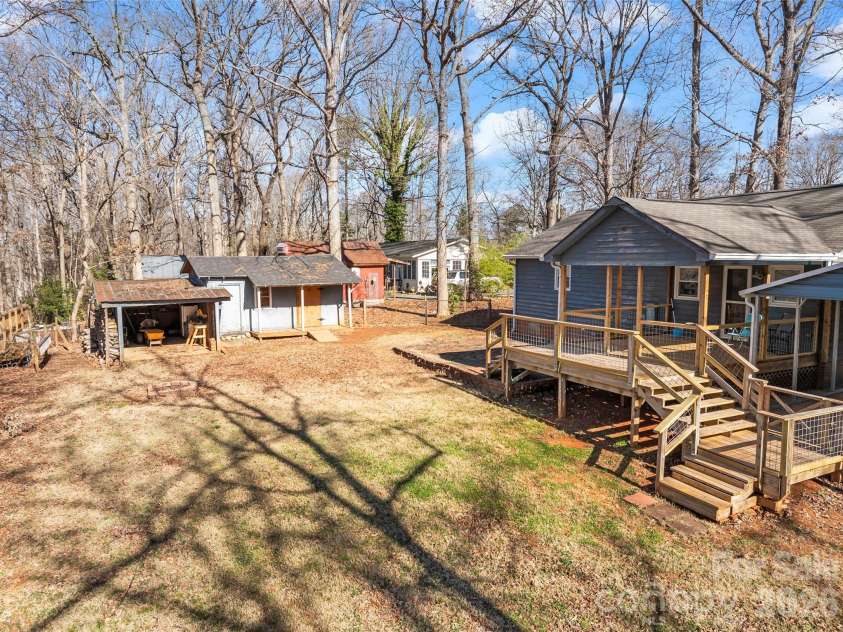 8615 Lochinvar Drive, Charlotte, NC 28227.  MLS# CAR4347229, YatesRealty ID 6688. 