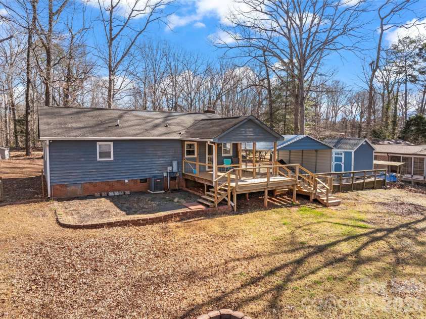 8615 Lochinvar Drive, Charlotte, NC 28227.  MLS# CAR4347229, YatesRealty ID 6688. 