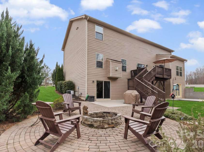 788 Rosegate Drive, Gastonia, NC 28056.  MLS# CAR4354667, YatesRealty ID 6689. 