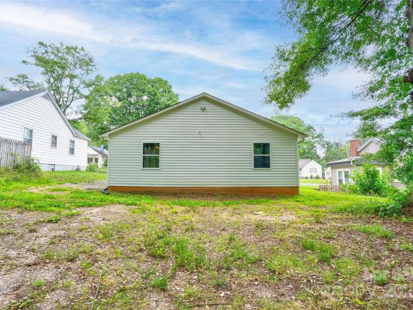 812 Kings Road, Shelby, NC 28150.  MLS# CAR4268034, YatesRealty ID 669. Back