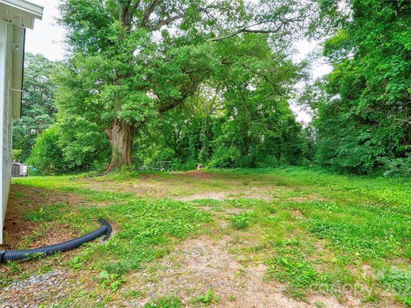 812 Kings Road, Shelby, NC 28150.  MLS# CAR4268034, YatesRealty ID 669. Back Yard