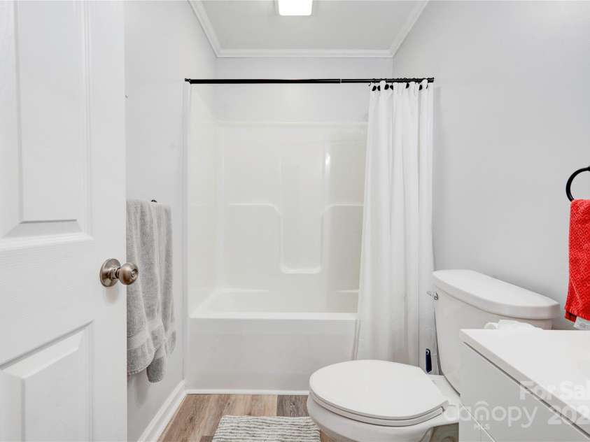 812 Kings Road, Shelby, NC 28150.  MLS# CAR4268034, YatesRealty ID 669. Bathroom 2
