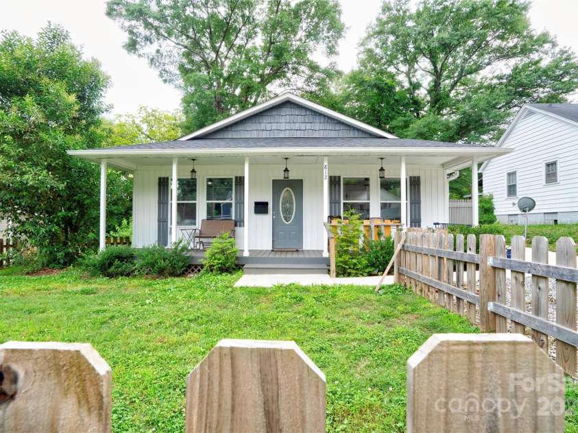 812 Kings Road, Shelby, NC 28150.  MLS# CAR4268034, YatesRealty ID 669. Front