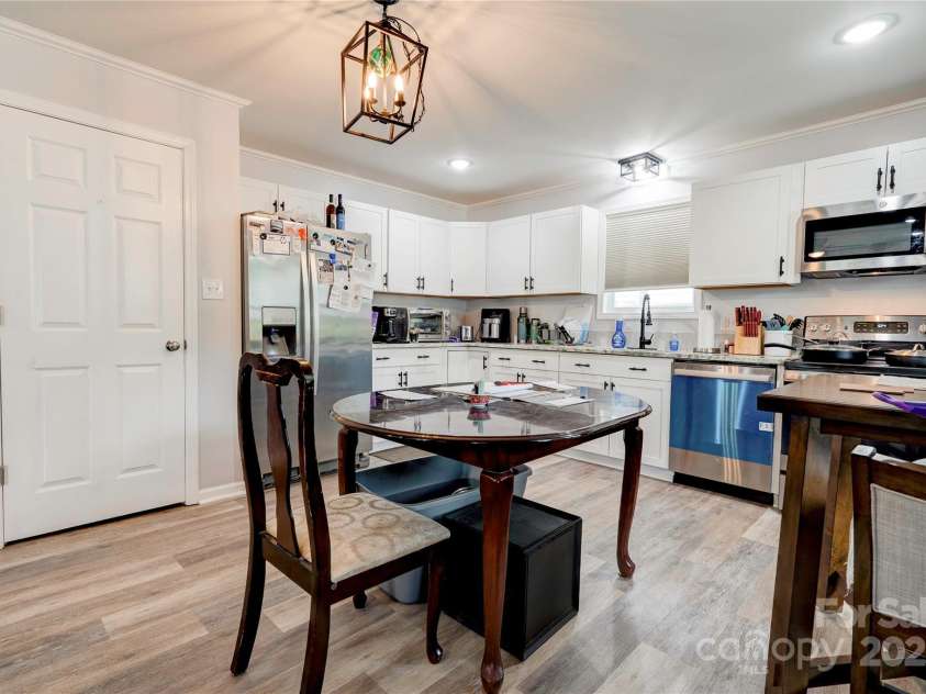 812 Kings Road, Shelby, NC 28150.  MLS# CAR4268034, YatesRealty ID 669. Kitchen/Dining