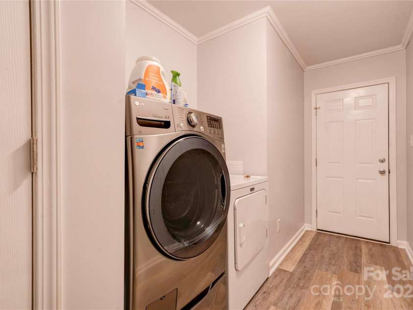 812 Kings Road, Shelby, NC 28150.  MLS# CAR4268034, YatesRealty ID 669. Laundry