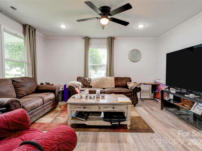 812 Kings Road, Shelby, NC 28150.  MLS# CAR4268034, YatesRealty ID 669. Living Room