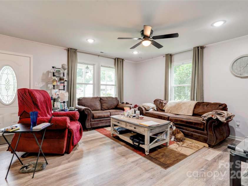 812 Kings Road, Shelby, NC 28150.  MLS# CAR4268034, YatesRealty ID 669. Living Room
