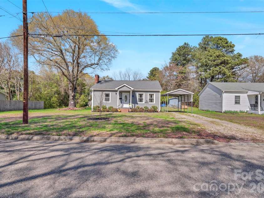 105 Hilltop Lane, Clover, SC 29710.  MLS# CAR4357323, YatesRealty ID 6690. 